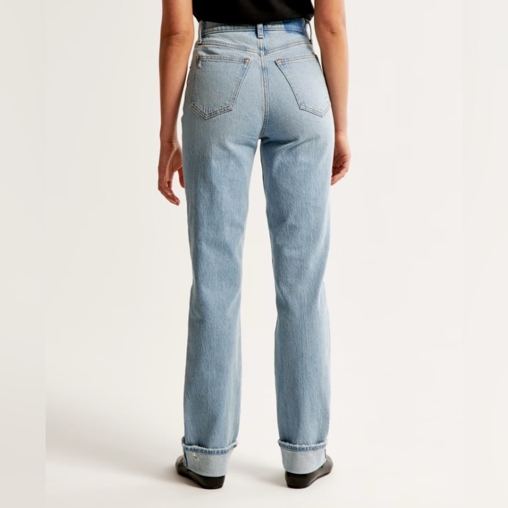Abercrombie & Fitch Ultra High Rise 90s Straight Jean